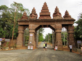 Maha Chedi Chai Mongkhol